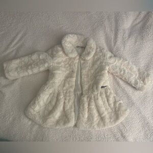 Girls Calvin Klein Jeans Soft White Faux Fur Jacket size 4T